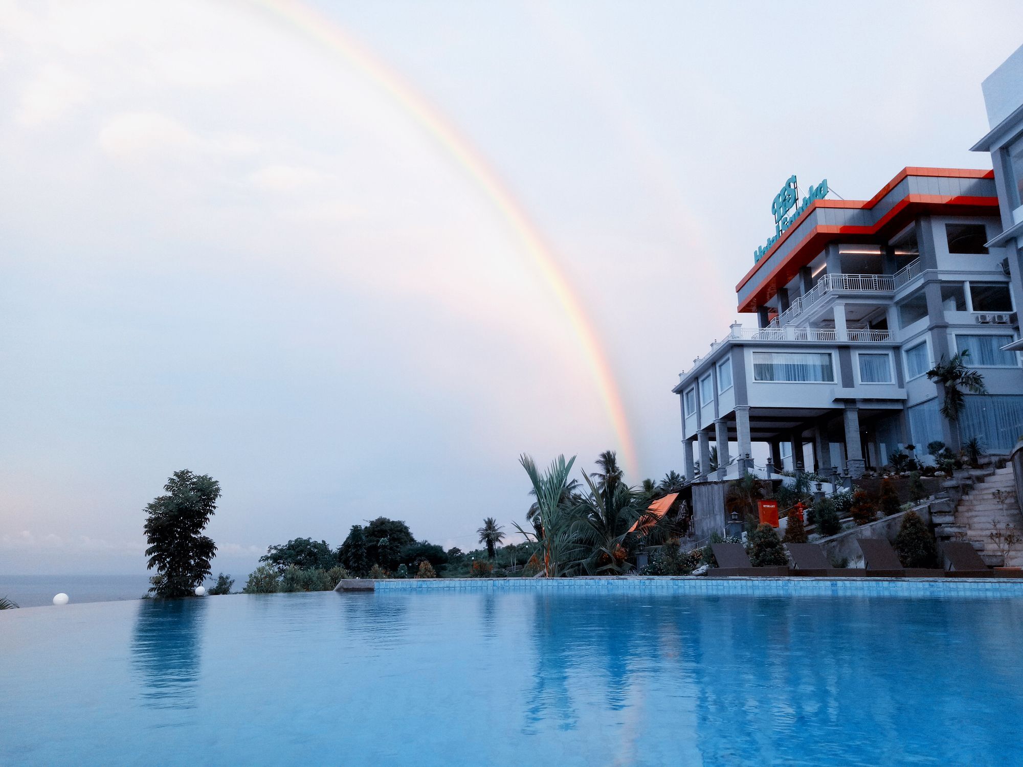 Hotel Santika Luwuk - Sulawesi Tengah Eksteriør billede